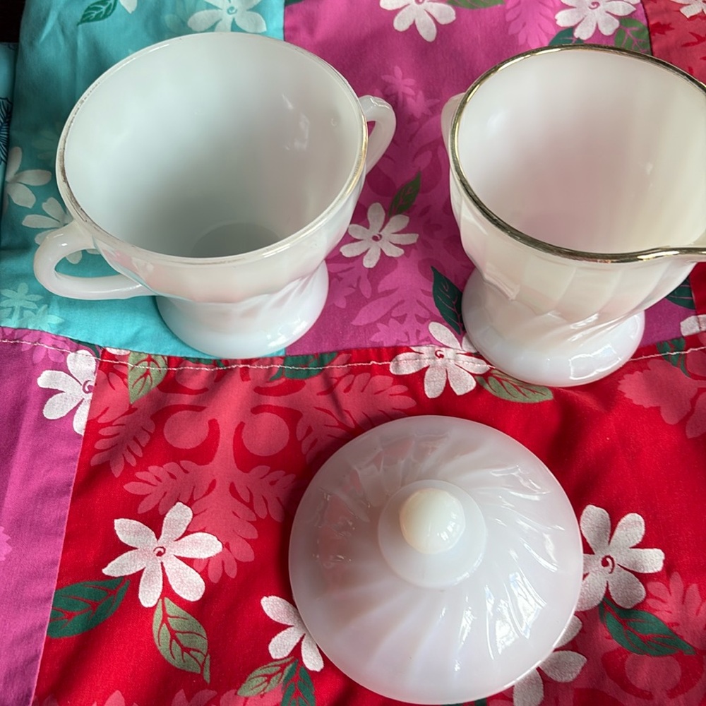 Vintage Anchor Hocking Fire King Swirl Glass Creamer And Sugar Set